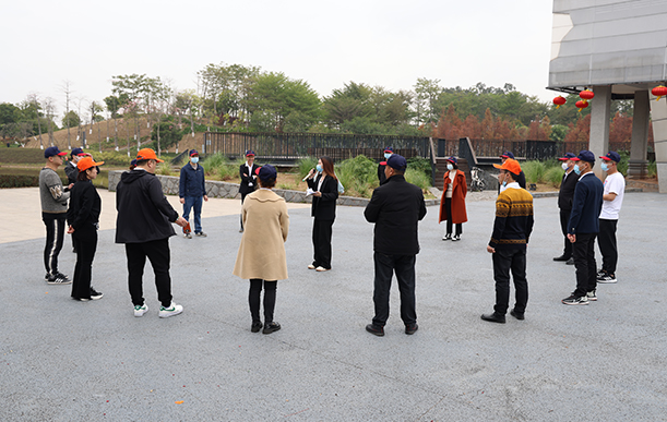 團(tuán)結(jié)協(xié)作，共同進(jìn)步